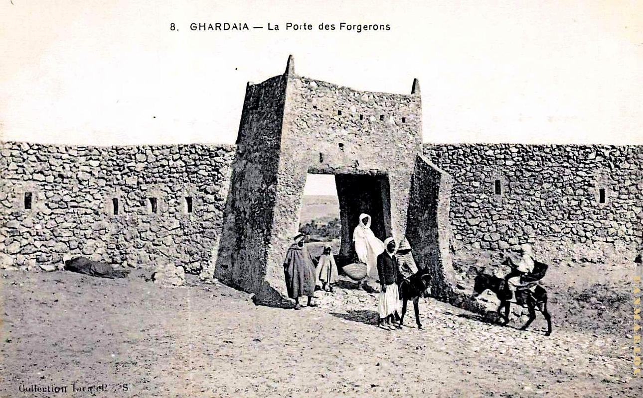 Ghardaia - Porte des Forgerons.jpg
